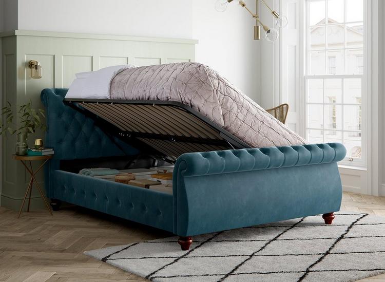 251-00334_main-shot_02_holmes-bed