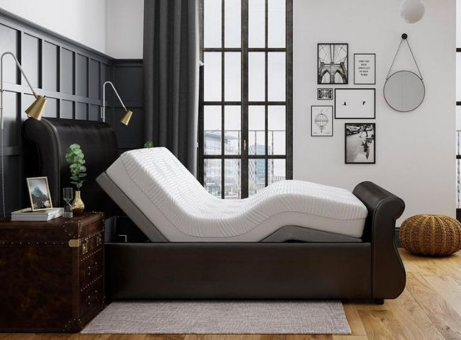 Detroit Sleepmotion Adjustable Upholstered sleigh bed in leather Detroit Sleepmotion Adjustable Upholstered sleigh bed in leather