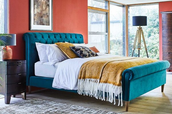 sleigh bed with mattress higher than foot-end